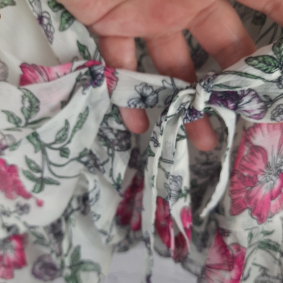 Express V Neck Sleeveless Floral Wrap Blouse Top - Picture 8 of 11